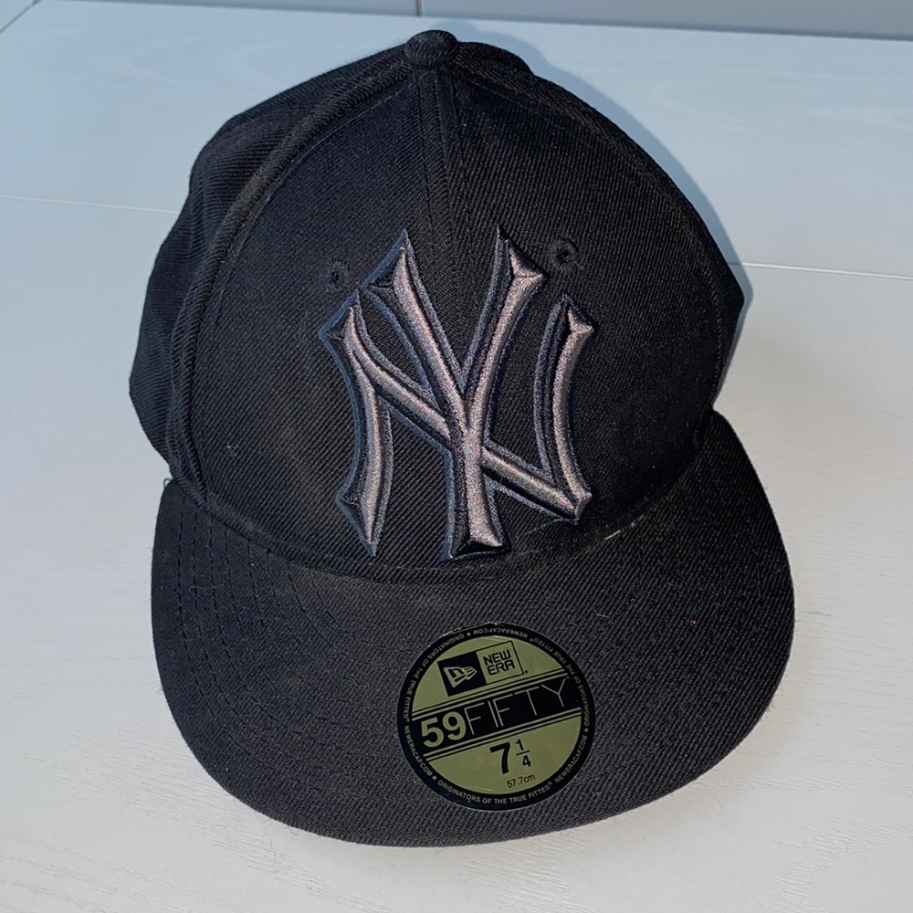 New Era 59Fifty Fitted Cap - NY Yankees Grey on Black